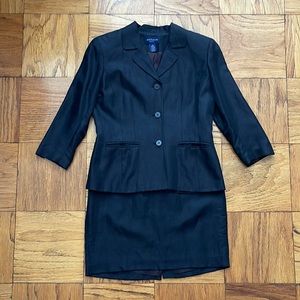 Linen business suite.  3/4 sleeves